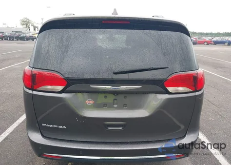 2017 Chrysler Pacifica Touring-L z USA, uszkodzony, nr VIN 2C4RC1BG4HR661353